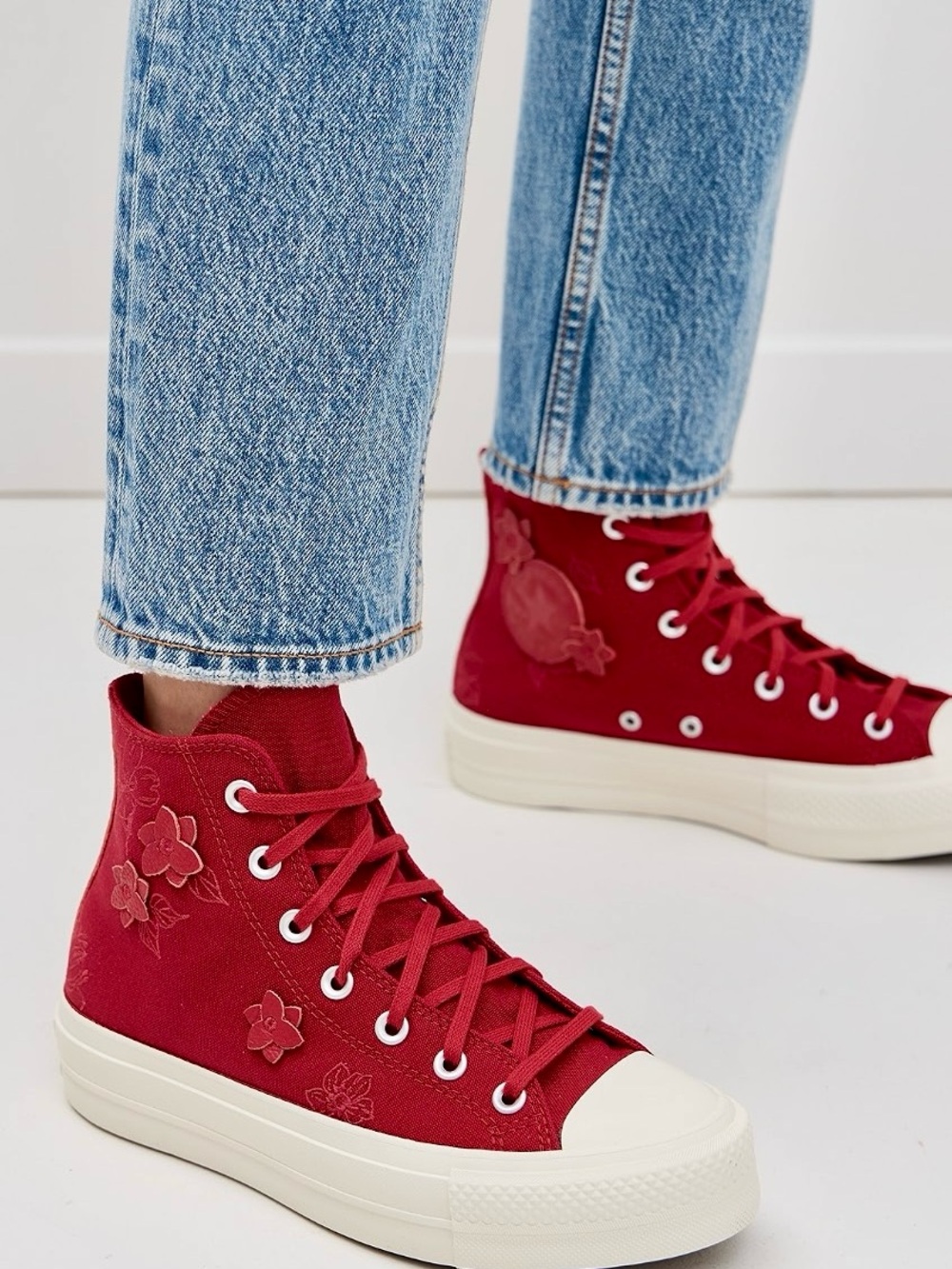 Converse Chuck Taylor All Star Lift High ‘Floral Embroidery Days Ahead’